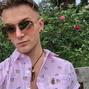 Meet your Posher, Ethan